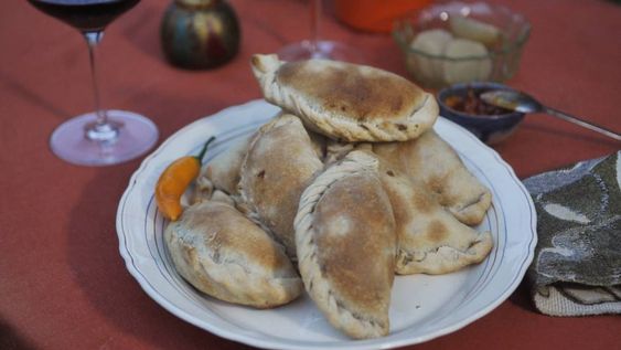 Cómo hacer empanadas tucumanas o salteñas y cuáles son las diferencias entre ambas