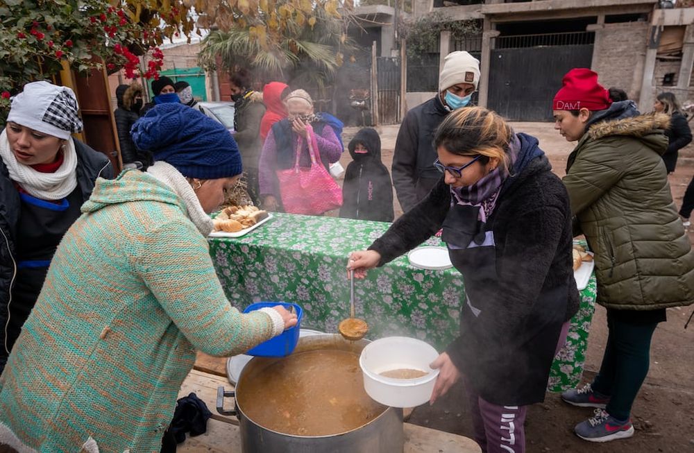 La Iglesia advierte sobre la dura situación que atraviesa la sociedad donde la pobreza golpea a miles de familias. Foto: Ignacio Blanco / Los Andes