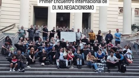 Dino negacionismo, movimiento contra los dinosaurios.