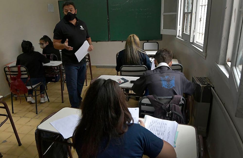 En junio se pagó la segunda parte de la ayuda escolar, e indumentaria para celadores. Foto: Orlando Pelichotti