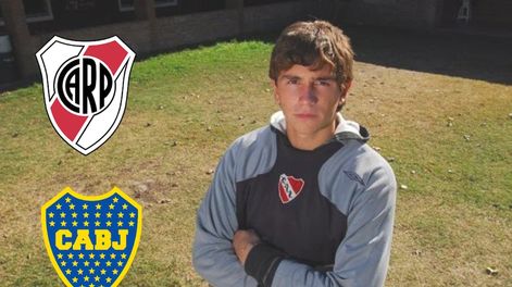 Un pequeño Emiliano Martínez posa ante la cámara. Atajaba en las inferiores de Independiente. Hoy es el arquero del momento.