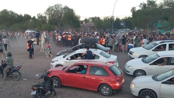 Miles de sanjuaninos se agolparon en el autodromo San Juan Villicum y generaron incidentes / Diario de Cuyo.