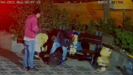 Para llegar a una solución efectiva, en cuanto a la protección del patrimonio expuesto al aire libre, la única manera de hacerlo es fomentando su resguardo y preservación a través de la educación y la formación.