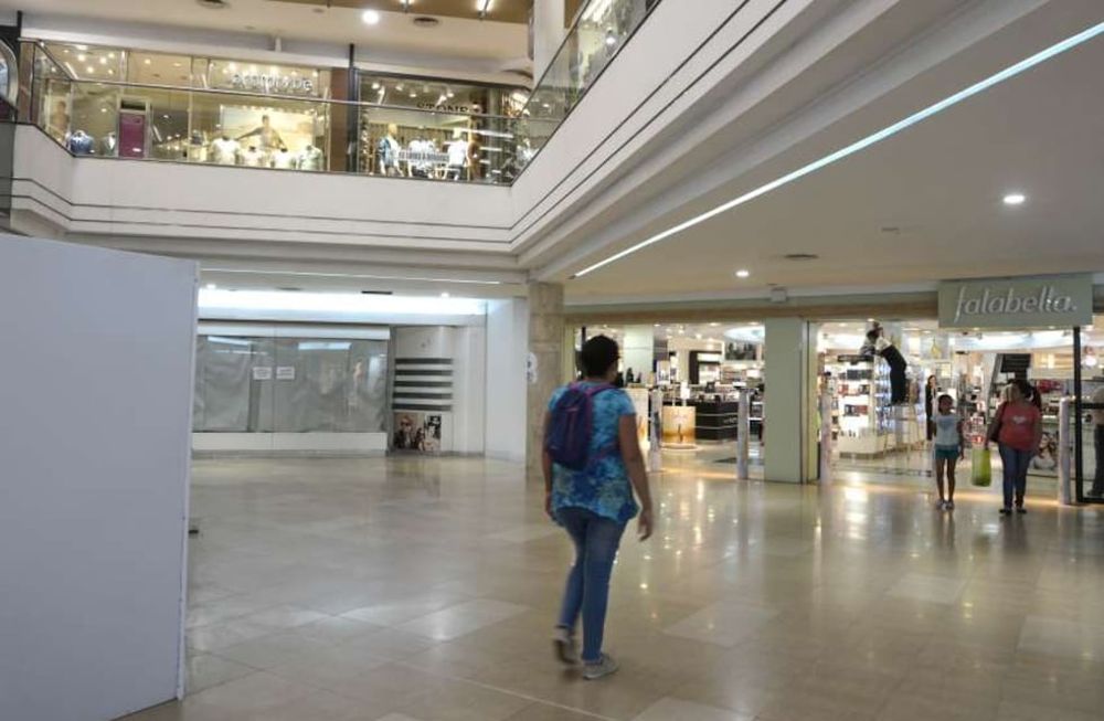 Falabella bajó sus persianas en la provincia y con su cierre finalizó un ciclo trascendente en la vida laboral de alrededor de 400 mendocinos / Foto: Marcelo Rolland