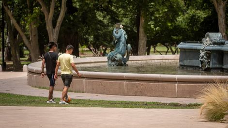 El tiempo en Mendoza: este viernes baja un poco la temperatura, pero el fin de semana será agobiante. Foto Ignacio Blanco / Los Andes