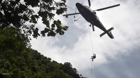 Búsqueda contra reloj de 12 niños y su DT perdidos en una caverna de Tailandia