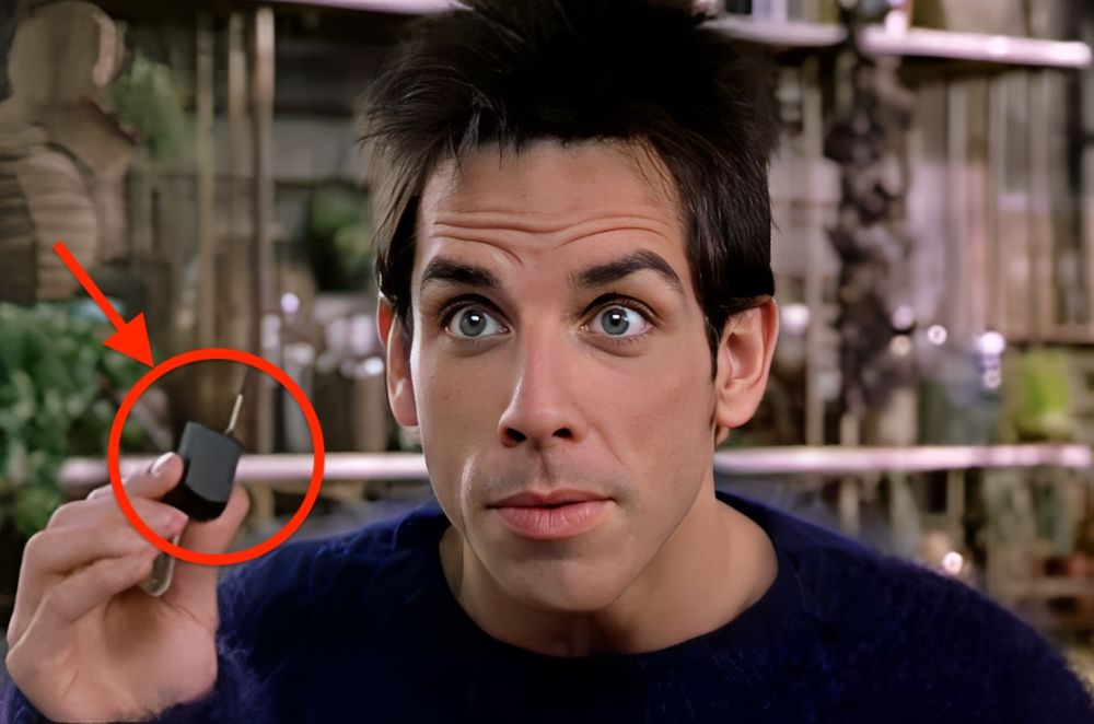 El diminuto telefono de Zoolander fue una broma que reflejó la tendencia de los 2000 de hacer los celulares cada más pequeños.