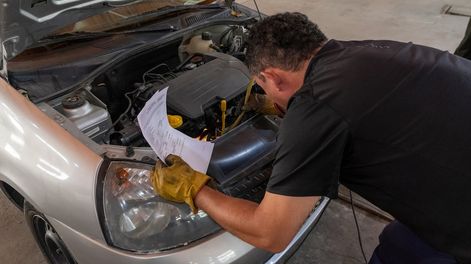 Los Andes | Planta verificadora Entre los trámites obligatorios para comprar o vender un vehículo, se destacan los del Registro de la Propiedad Automotor, los controles en las plantas verificadoras y el grabado de las autopartes. Todas estas funciones cambiarán con e