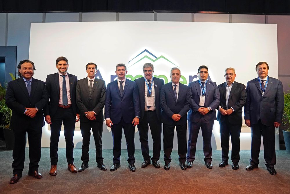 El Gobernador Alfredo Cornejo participó del panel “Mano a mano con las provincias” en ArMinera 2025 junto a los gobernadores Alberto Weretilneck (Río Negro); Carlos Sadir (Jujuy); Claudio Vidal (Santa Cruz); Gustavo Saénz (Salta); Marcelo Orrego (San Juan); Maximiliano Pullaro (Santa Fe), y Raúl Jalil (Catamarca).
