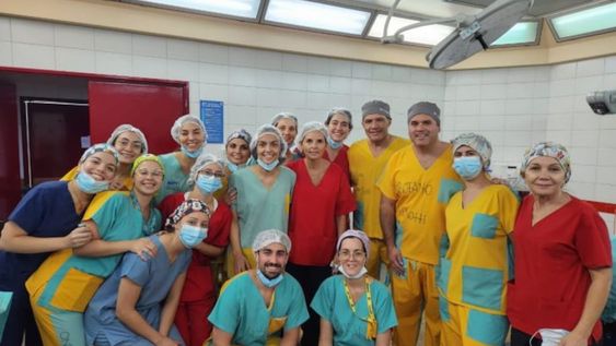 En un trabajo en conjunto de cirujanos, profesionales en gastroenterología y personal de anestesiología, los galenos trataron exitosamente el diagnóstico de acalasia de un pequeño paciente. Foto: Prensa Gobierno de Mendoza