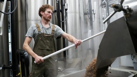 Los Andes | La elaboración de vino y mosto es una de las doce economías regionales que se encuentra en “rojo” por baja demanda, costos elevados y precios estancados.