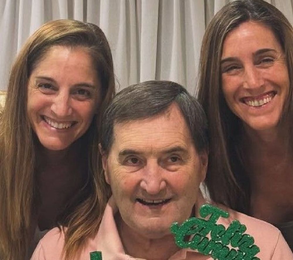 Soledad y Natalia Pastorutti junto a su padre Omar