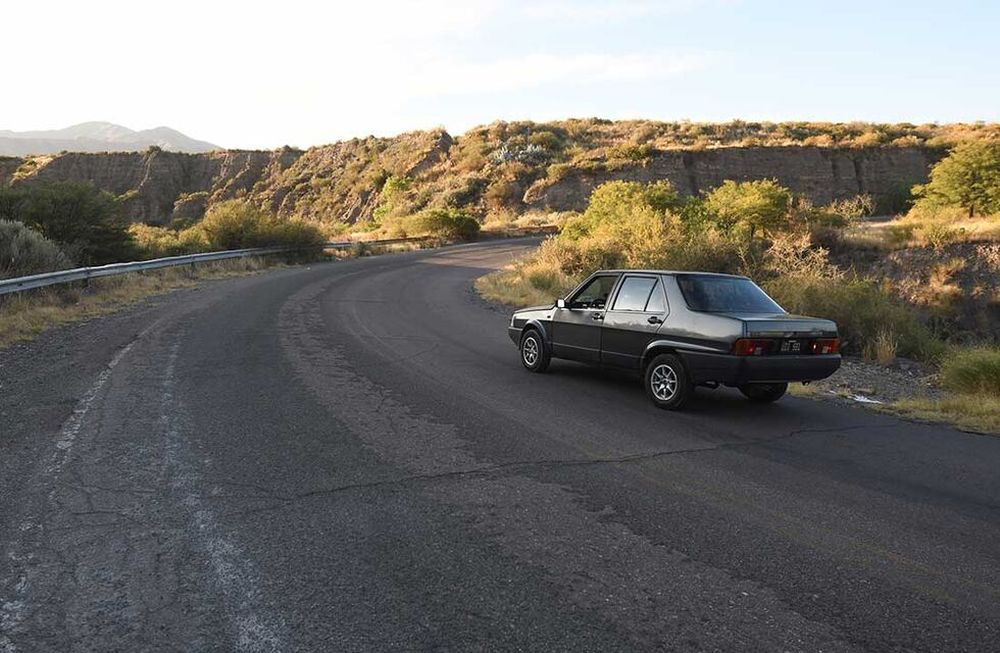 Arreglarán la ruta provincial 99 circuito Papagayos, donde tambien erradicarán un asentamiento que está al costado de la ruta. Foto:José Gutierrez / Los Andes