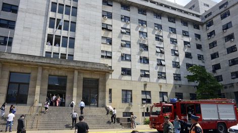Fernández opera el ajuste, Cristina apunta a la Justicia - Por Edgardo R. Moreno