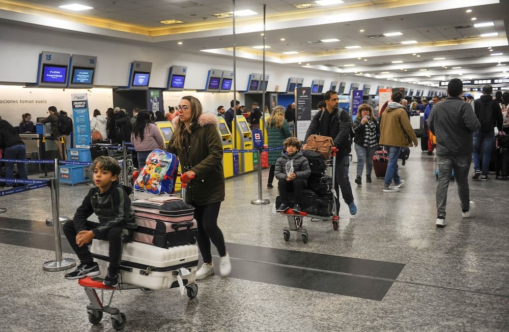 El Aeroparque Jorge Newbery de la Ciudad de Buenos Aires se preparan para un movimiento masivo en el incio de las vacaciones de invierno.