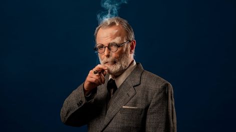 Los Andes | El actor interpreta a Sigmud Freud en la obra que llega a nuestra provincia.