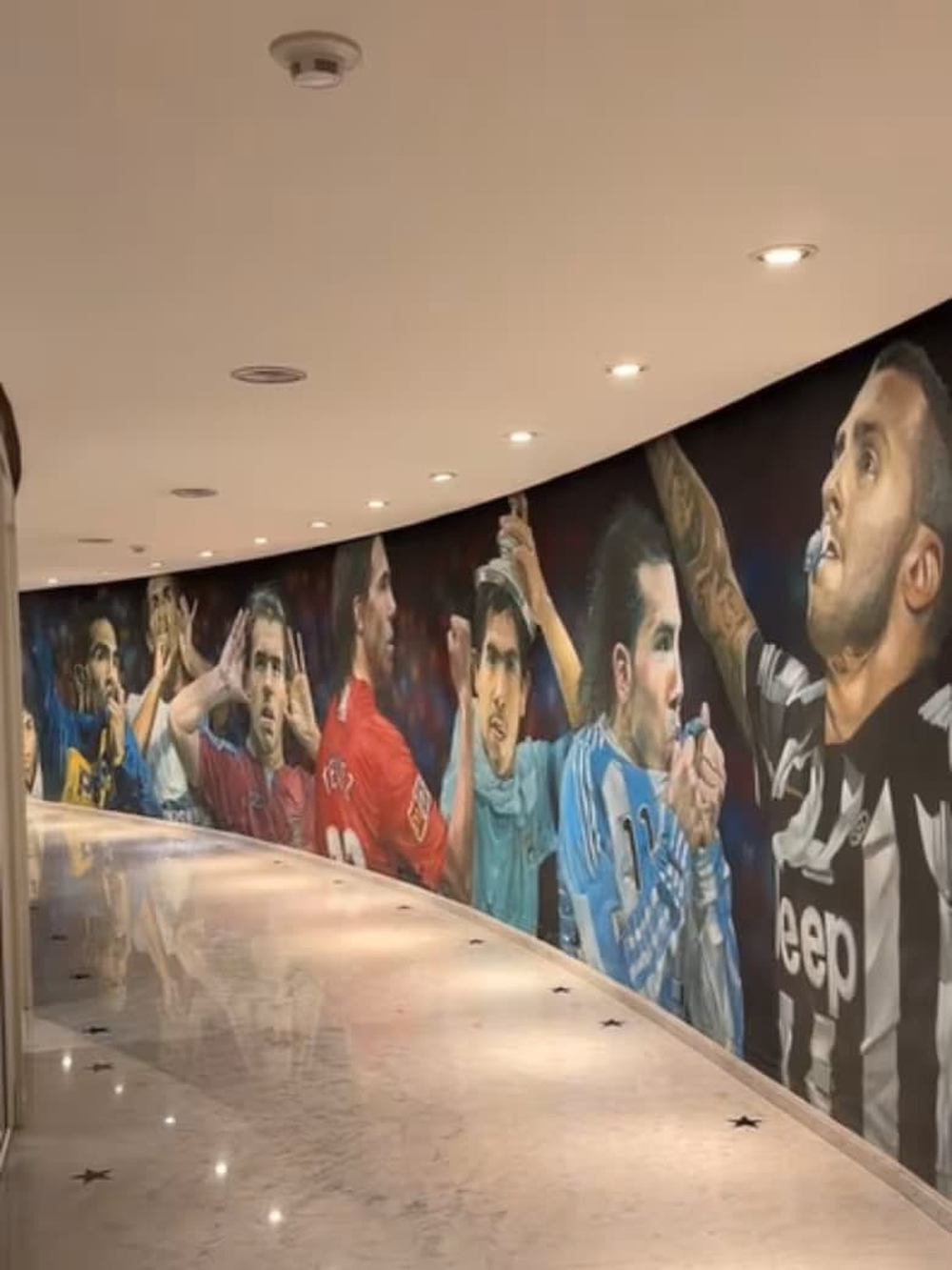 La casa de Carlos Tévez hace un repaso de su carrera y su amor por Boca Juniors.
