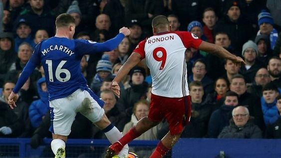 La escalofriante lesión de un jugador que hizo llorar a su rival