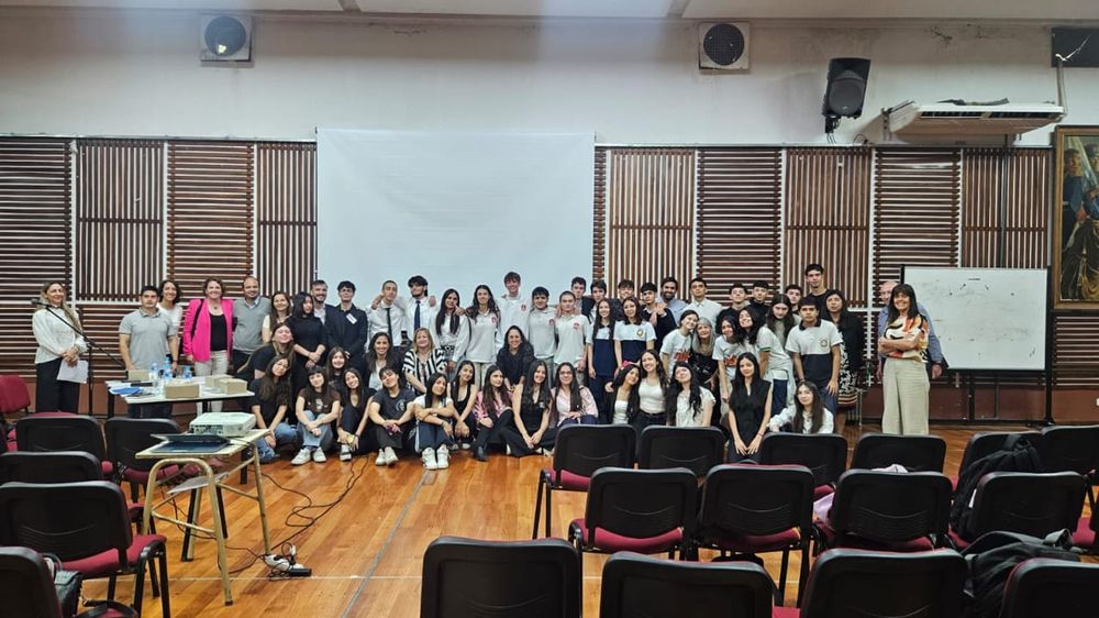 Los alumnos de los colegios de la UNCuyo que llegaron a la final del concurso Ser Emprendedor, organizado por la Fundaci&oacute;n Banco Ciudad y la Direcci&oacute;n General de Educaci&oacute;n Secundaria (Diges), de la UNCuyo.