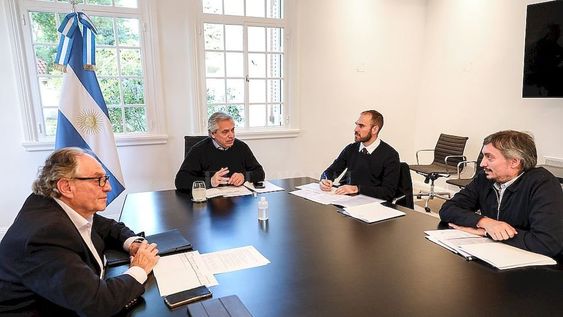 Martín Guzmán junto al presidente Alberto Fernández y los diputados Carlos Heller y Máximo Kirchner, impulsores del proyecto de aporte solidario de las grandes fortunas.
