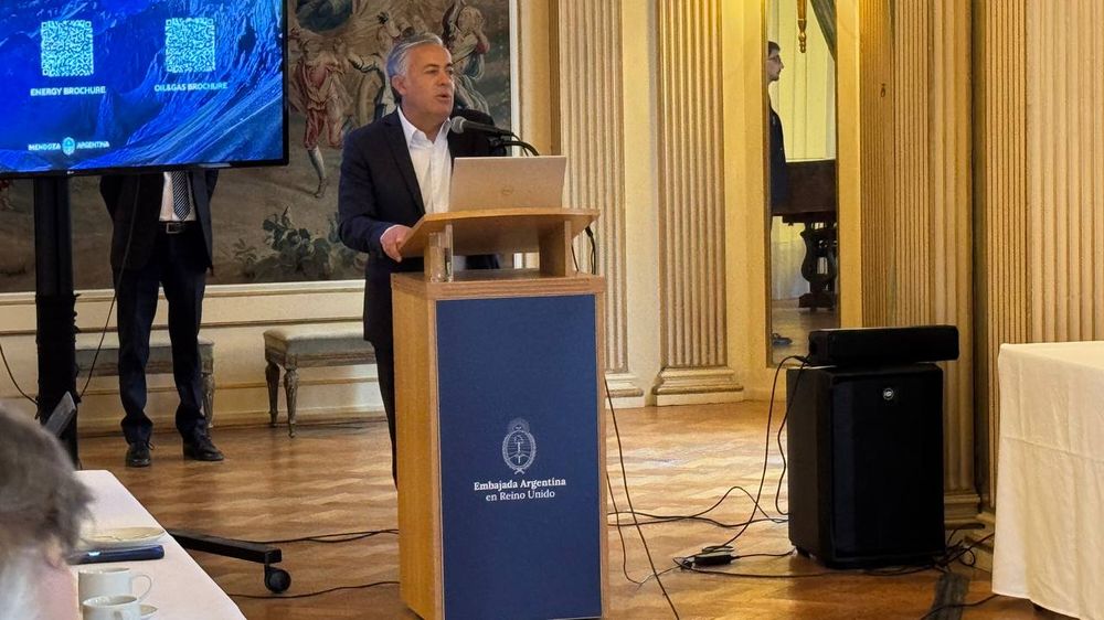El gobernador Alfredo Cornejo se reunió en Londres con empresas del sector minero y energético en la sede de la Embajada Argentina en el Reino Unido.