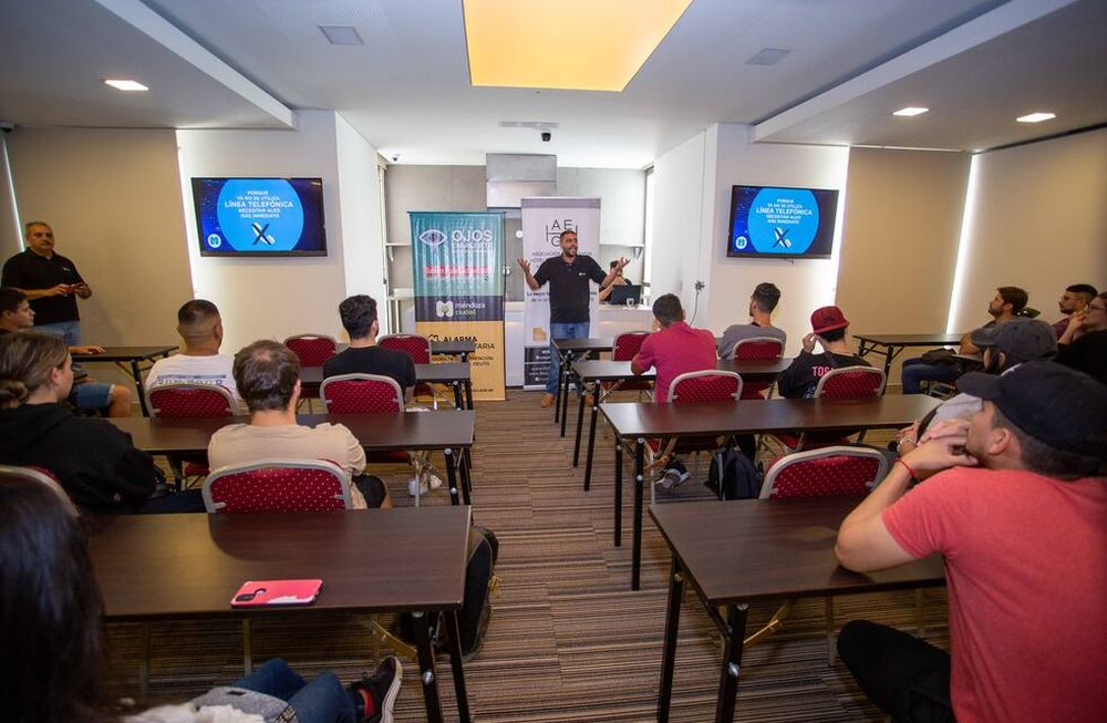 Ojos en Alerta capacitó a comerciantes gastronómicos de la calle Arístides