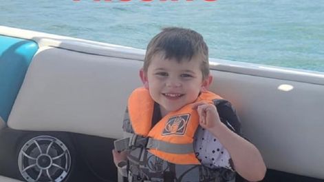 Para encontrar al niño, la familia dispuso de muchos carteles y también contó con voluntarios en tareas de búsqueda, pero el nene nunca salió de su casa.