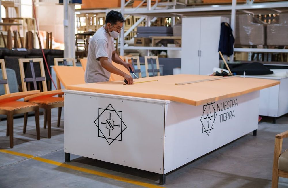 Muebles fabricados con cuidado artesanal y la más alta tecnología
