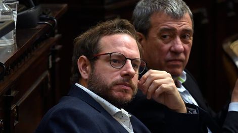 Senador Lucas Ilardo junto a senador Adolfo Bermejo. Foto: Orlando Pelichotti / Los Andes