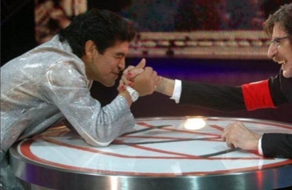 Diego Maradona y Charly García en el programa La Noche del 10, que rompió todos el rating de la década del 2000. Impresionante. / Gentileza.