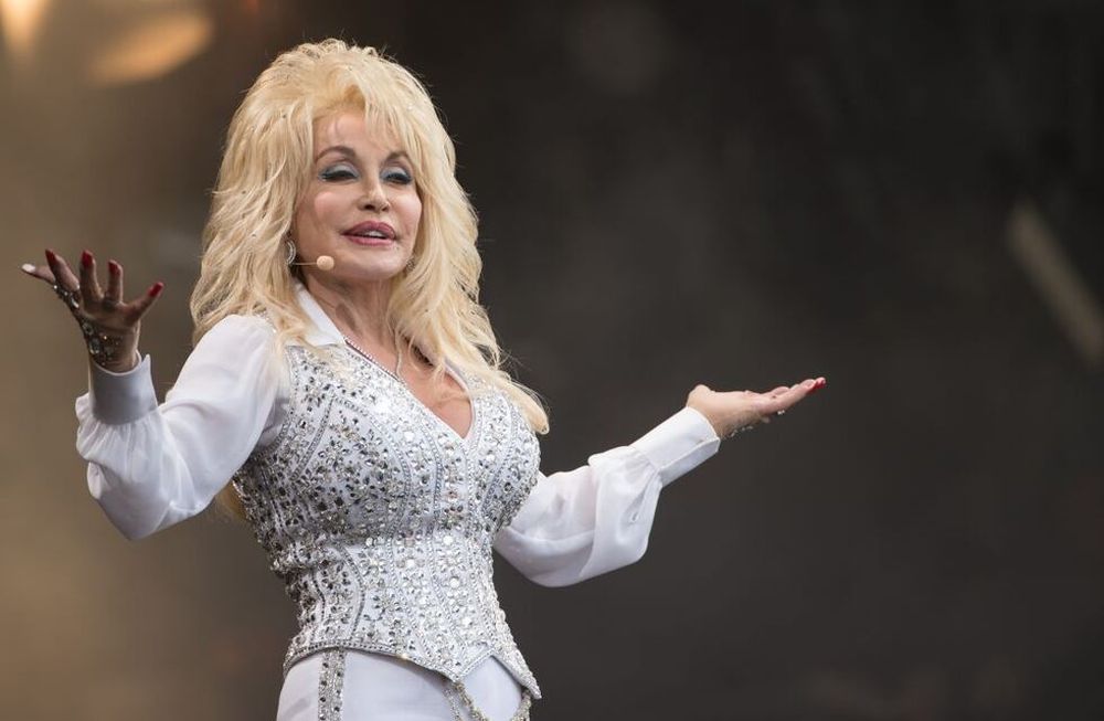 Dolly Parton donó un millón de dólares. Foto: Web