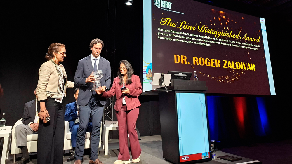 Roger Zaldivar recibió el Lans Distinguished Lecturer Award.