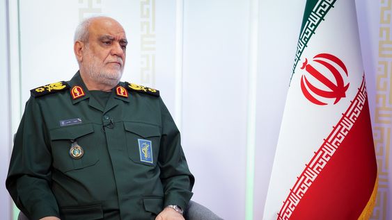&nbsp;La Guardia Revolucionaria de Irán confirmó este lunes la muerte en un ataque sobre Teherán de su jefe de Inteligencia, Mayid Jadamí, durante un ataque aéreo de Israel.