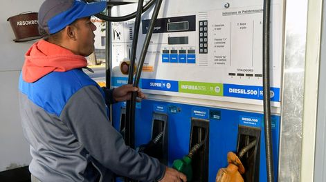 Septiembre comenzará con un incremento de los combustibles, que se espera ronde el 3%. Pero habrá varias subas más. Foto: Los Andes