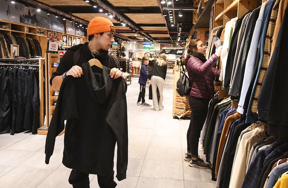 Precio de la vestimenta: 6 de cada 10 mendocinos compra ropa o calzado una o dos veces al año. | Foto: Los Andes