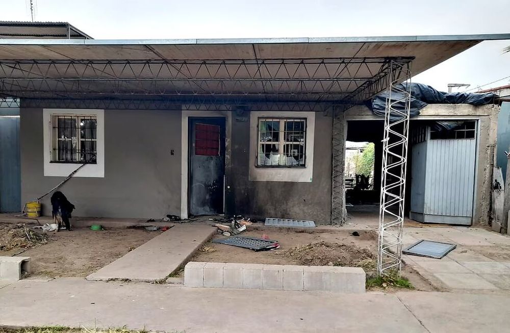 Más de 30 vecinos ingresaron a la vivienda y asesinaron al hombre acusado de abusar sexualmente de una niña en Córdoba. - Gentileza / @leoguevara80