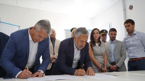 El gobernador Alfredo Cornejo firmó con el intendente Alejandro Molero un convenio para abrir un centro de monitoreo en General Alvear