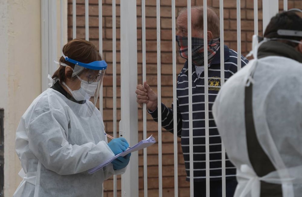 Barrio Gonzalez Galino, Luzuriaga, Maipu.Operativo de testeos. A raiz del caso 98 se buscan infectados que presenten síntomas leves o no tengan Foto: Ignacio Blanco / Los Andes