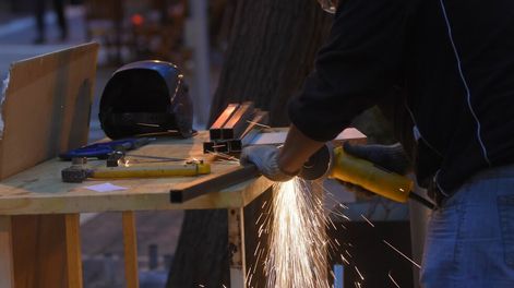 La industria, a media máquina