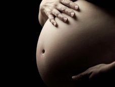 Según la resolución oficial, el objetivo es proteger la salud de la persona gestante y del niño por nacer mediante detección y tratamiento oportuno.