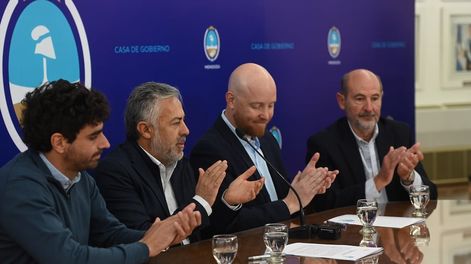 El Gobernador Alfredo Cornejo anunció el traslado del Puerto Seco, que actualmente funciona en el departamento de Godoy Cruz, a la ruta nacional 7 en Luján de Cuyo.