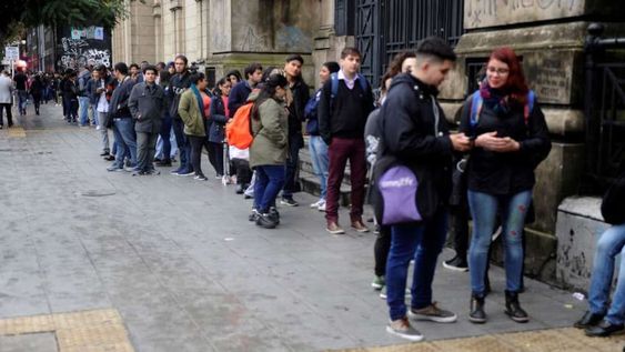 Aumentó el salario mínimo, ¿cuánto cobran ahora quienes se quedan sin trabajo?