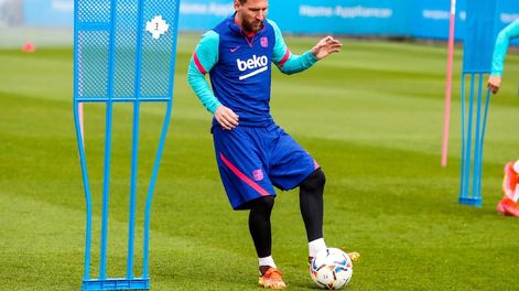 Messi se entrenó pensando en el clásico con el Real Madrid.