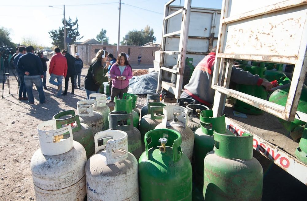El Subsecretario de Desarrollo Social, Alejandro Verón, rrealizó el lanzamiento del operativo «Garrafa en el barrio». Coordinación que realiza la subsecretaria con los diferentes municipios. Fue en la unión vecinal del Bº Urundel de Godoy Cruz.