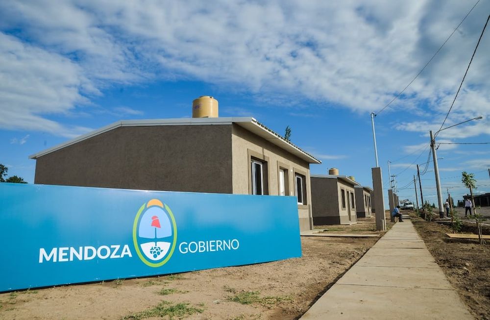 En promedio, desde el año 2000 a la fecha, el IPV ha entregado 1.800 viviendas por año. Suárez quiere llegar a ese número, tras la parálisis de obras por la pandemia.