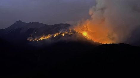 Unas 1.600 hectáreas y casi nueve kilómetros fueron afectados por un incendio en la ciudad rionegrina de El Bolsón, mientras que hay zonas evacuadas. Foto: GREEN PEACE/ NA.