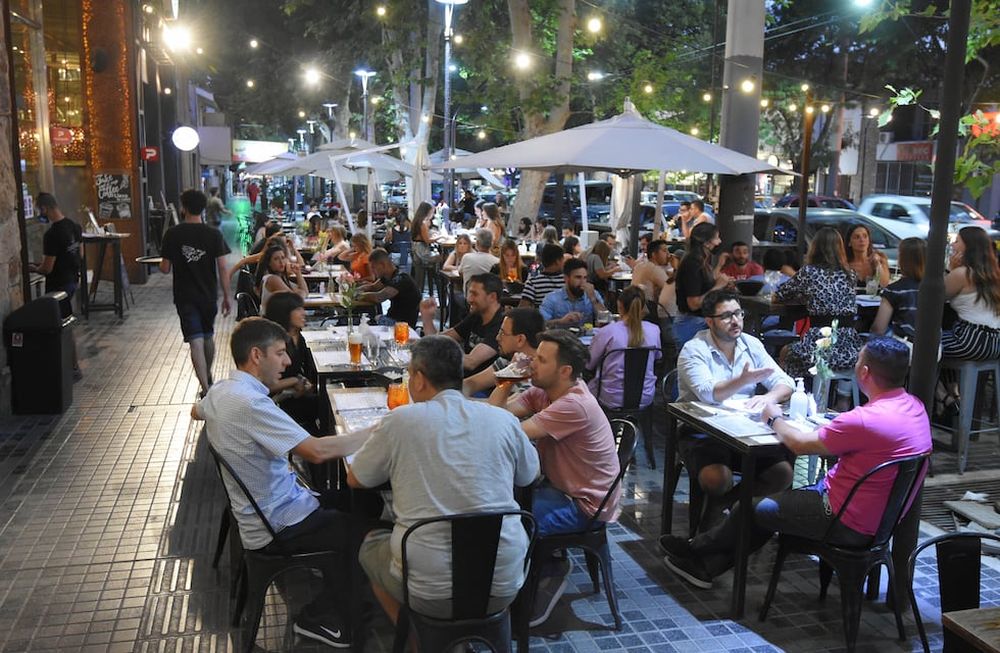 Con la flexibilidad, familiares y amigos encontraron en los locales gatronómicos una zona para la reunión.
