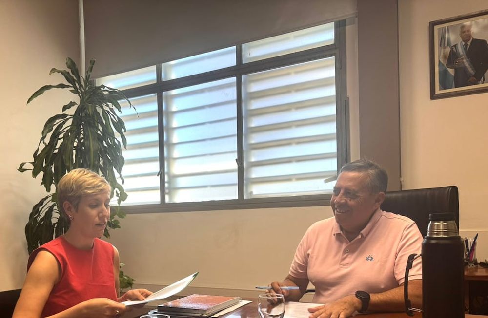 El Superintendente de Irrigación, Sergio Marinelli, recibió a la Ministra de Energía y Ambiente, Jimena Latorre.