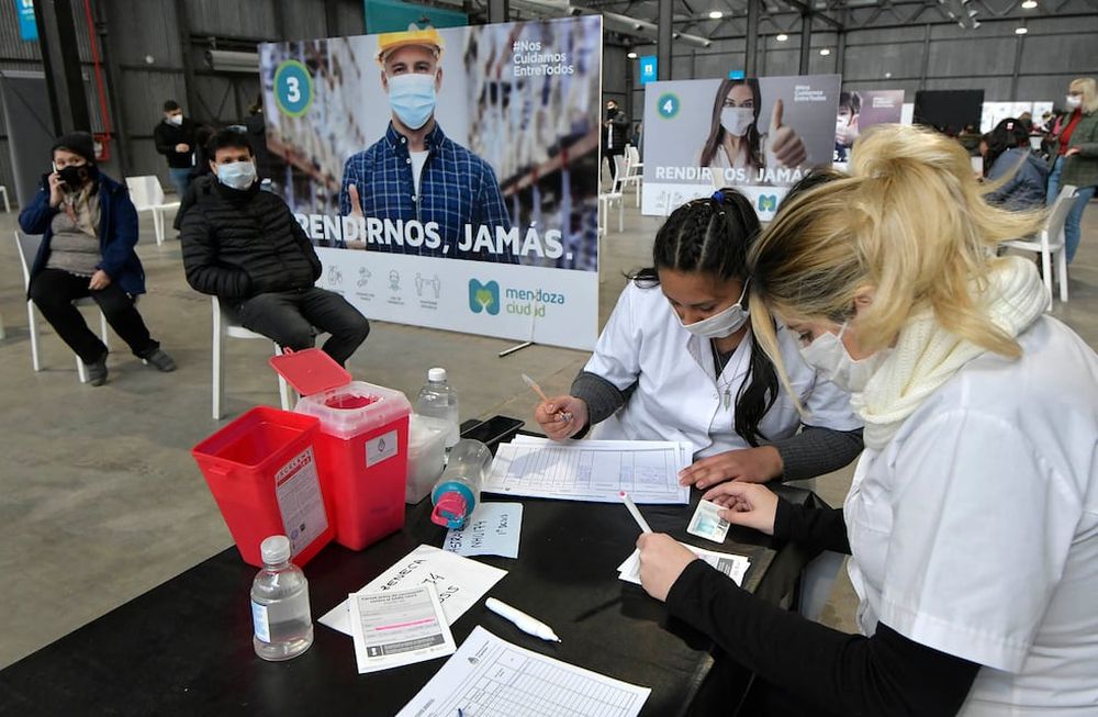 La única explicación de estas absurdas demoras es la falta de voluntad de trabajar y contribuir con la comunidad que sostiene a estos funcionarios con sus impuestos. / Foto: Orlando Pelichotti / Los Andes