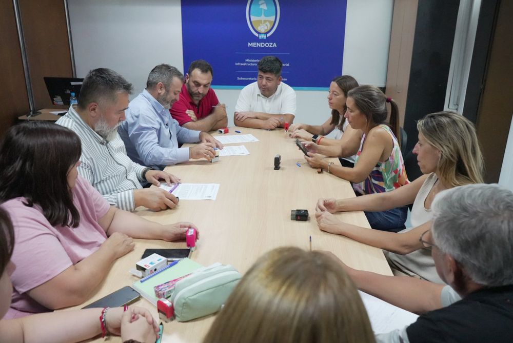 El Gobierno se reunió este jueves con el SUTE para formularle una nueva oferta en la paritaria salarial. Foto: SUTE.